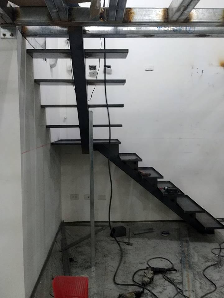 鋼骨樓梯骨架施工