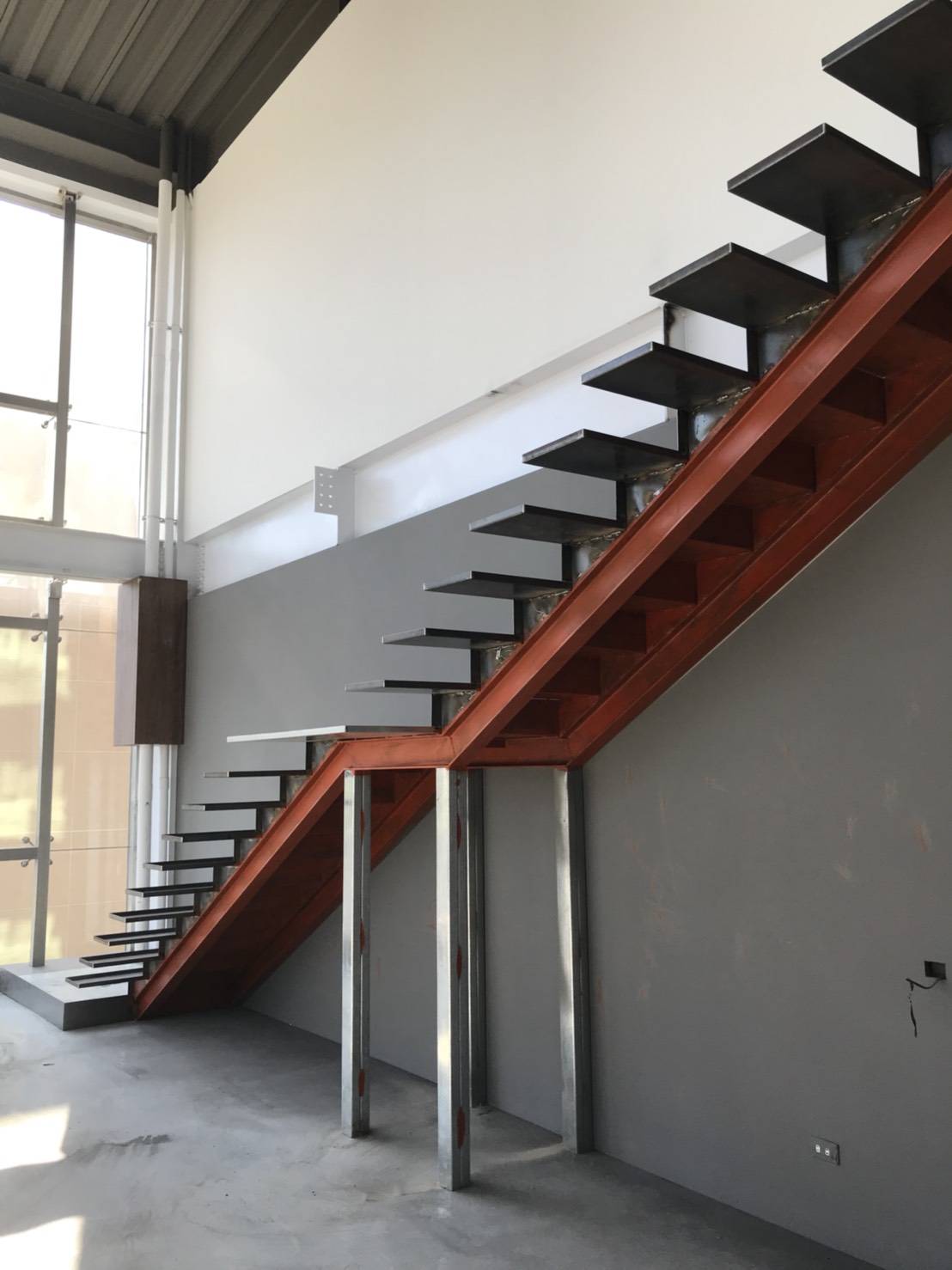 新北方管支撐樓梯施工